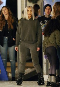 kim-kardashian-in-grey-hoodie-ice-skating-at-a-christmas-party-in-thousand-oaks-5.jpg
