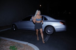 kim-kardashian-photoshoot-in-la-11-28-2017-13.jpg
