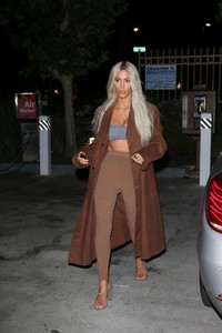 kim-kardashian-photoshoot-in-la-11-28-2017-9.jpg