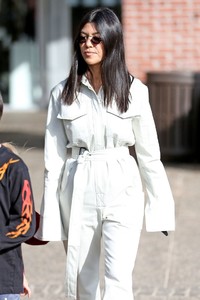 kourtney-kardashian-at-rosti-restaurant-in-calabasas-9.jpg