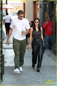 kourtney-kardashian-boyfriend-younes-bendjima-hold-hands-lunch-date-04.jpg