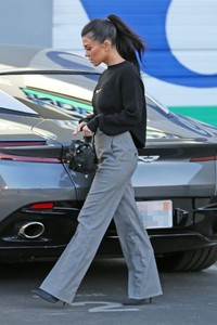 kourtney-kardashian-leaves-the-studio-in-calabasas-12-04-2017-3.jpg