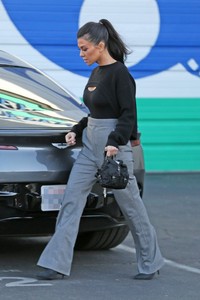 kourtney-kardashian-leaves-the-studio-in-calabasas-12-04-2017-5.jpg