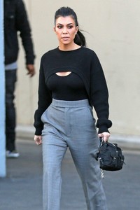 kourtney-kardashian-leaves-the-studio-in-calabasas-12-04-2017-6.jpg
