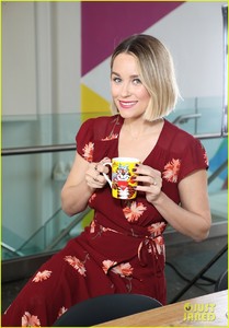 lauren-conrad-debuts-super-short-haircut-at-new-kellogs-nyc-cafe-01.jpg