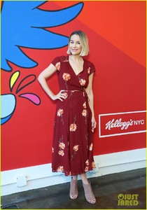 lauren-conrad-debuts-super-short-haircut-at-new-kellogs-nyc-cafe-05.jpg