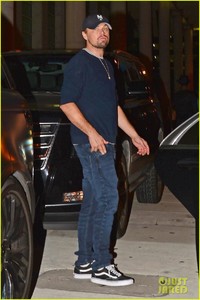 leonardo-dicaprio-steps-out-for-dinner-during-art-basel-in-miami-01.jpg