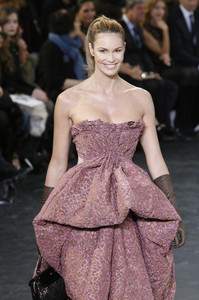 louis-vuitton-fw-2010-3.thumb.jpg.5a8611a9e0d59c6f37457c448591c66c.jpg