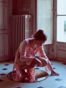 m-lemonde-march-2017-anna-ewers-by-mario-sorrenti-17.thumb.jpg.1fc5294d282bf30a86a957bafde2cd4a.jpg