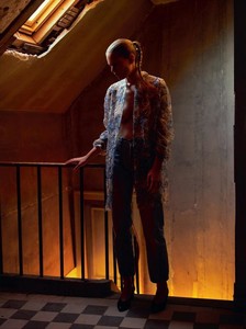 m-lemonde-march-2017-anna-ewers-by-mario-sorrenti-24.thumb.jpg.062b6b68b578ddde82588a36ca09e243.jpg