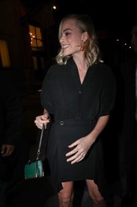 margotrobbie_oanewyork_november30_2017-24.jpg