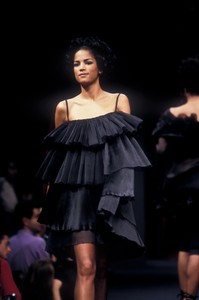 martine-sitbon-ss-1992-1.thumb.JPEG.7c8b9e96c5718b1f7bb1b6ab83e9962f.JPEG