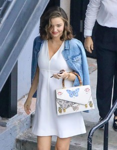 miranda-kerr-arrivers-to-her-meet-and-greet-at-sephora-in-santa-monica-11.thumb.jpg.2f4997f355a097bedd8a4704254cf69f.jpg