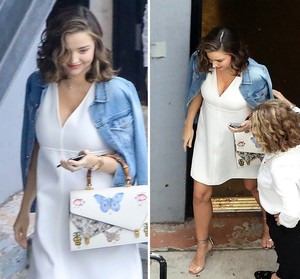 miranda-kerr-pregnant-120317.thumb.jpg.cc0f84dde8cba5140fbb91a906d9a596.jpg