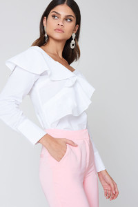 nakd_kristin_sundberg_off_shoulder_flounce_blouse_1355-100036-0001_01a.jpg