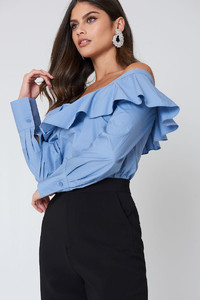 nakd_kristin_sundberg_off_shoulder_flounce_blouse_1355-100036-0047_03a.jpg