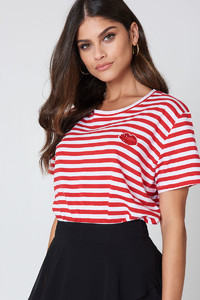 nakd_kristin_sundberg_striped_red_lips_tee_1355-100047-0531_01a3.jpg