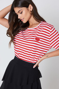 nakd_kristin_sundberg_striped_red_lips_tee_1355-100047-0531_03a.jpg