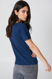 nakd_v-neck_tee_1044-000029-0018_02b.jpg