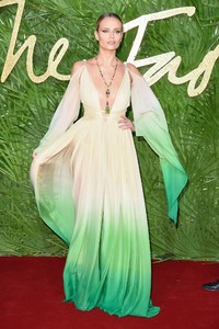 natasha-poly-fashion-awards-2017-in-london-0.jpg