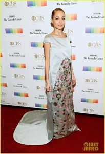 nicole-richie-eva-longoria-more-help-pay-tribute-to-honorees-at-kennedy-center-01.jpg