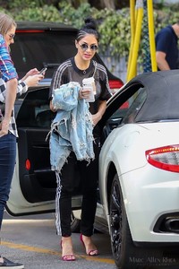 nicole-scherzinger-street-style-out-in-los-angeles-12-08-2017-1.jpg