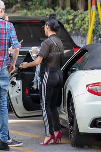 nicole-scherzinger-street-style-out-in-los-angeles-12-08-2017-3.jpg