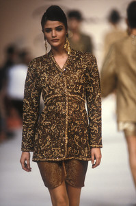 oscar-de-la-renta-fw-1991-4.thumb.jpg.21695e2a6ba0fef9ac05124bfe56310f.jpg