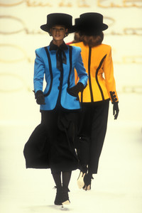 oscar-de-la-renta-fw-1992-15.thumb.jpg.99aeb406f0e9e0302e6ef85b58166340.jpg