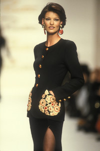 oscar-de-la-renta-fw-1992-27.thumb.jpg.6f3808606e8af21a09093b02bc1bfdbb.jpg