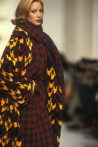 oscar-de-la-renta-fw-1992-6.thumb.jpg.2646b5a9e29a617d83bb4ec210b644ad.jpg