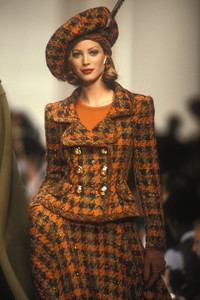 oscar-de-la-renta-fw-1992-7.thumb.jpg.b92332ceba7b224d2b1f20911e5ae9ef.jpg