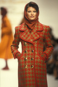 oscar-de-la-renta-fw-1992-8.thumb.jpg.d04c68c67a4c9df81bdb84c14a5f3f1c.jpg