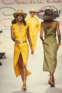 oscar-de-la-renta-ss-1992-3.thumb.jpg.15ef9838702660f3faac77cc9b8a4c4a.jpg