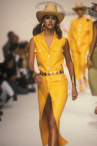 oscar-de-la-renta-ss-1992-4.thumb.jpg.8b14860354d0fa89decc858729ad55ce.jpg