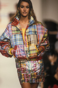 oscar-de-la-renta-ss-1992-5.thumb.jpg.65db0ceba9900e2cad230e1ad4232a5e.jpg