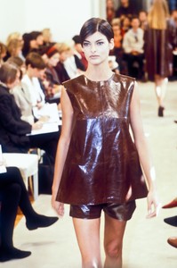 prada-ss-1991-10.thumb.JPEG.b96d02990a7c146481f6c990b0fc75ee.JPEG