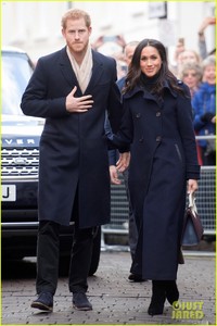 prince-harry-fiancee-meghan-markle-step-out-first-official-royal-public-engagement-together-03.jpg