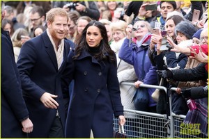 prince-harry-fiancee-meghan-markle-step-out-first-official-royal-public-engagement-together-05.jpg