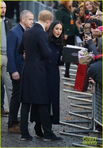 prince-harry-fiancee-meghan-markle-step-out-first-official-royal-public-engagement-together-07.jpg