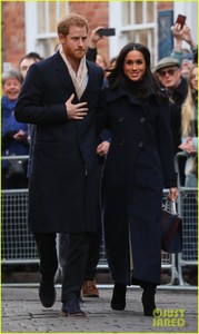 prince-harry-fiancee-meghan-markle-step-out-first-official-royal-public-engagement-together-08.jpg
