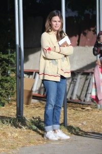 rachel-bilson-shopping-for-a-christmas-tree-in-toluca-lake-12-18-2017-1.jpg