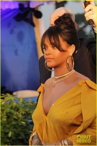 rihanna-battles-rainy-weather-at-street-naming-ceremony-in-barbados-01.jpg