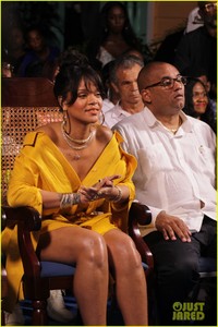 rihanna-battles-rainy-weather-at-street-naming-ceremony-in-barbados-08.jpg