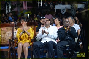rihanna-battles-rainy-weather-at-street-naming-ceremony-in-barbados-13.jpg