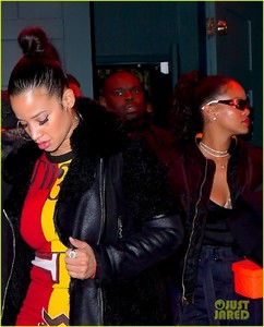 rihanna-hangs-out-with-dascha-polanco-01.jpg