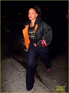 rihanna-hangs-out-with-dascha-polanco-06.jpg