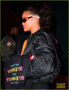 rihanna-hangs-out-with-dascha-polanco-07.jpg