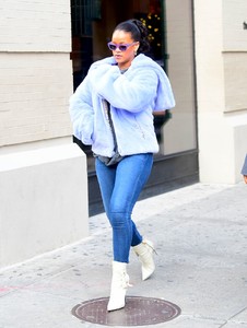 rihanna-leaving-the-blond-hotel-in-nyc-12-09-2017-3.jpg