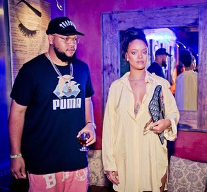 rihanna-rorrey-fenty-s-clothing-and-lifestyle-brand-party-in-barbados-6.jpg